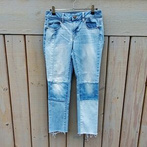 American Eagle Women's Skinny Jeans Sz 4 Lightwash Distressed Raw Hem Parchwork
